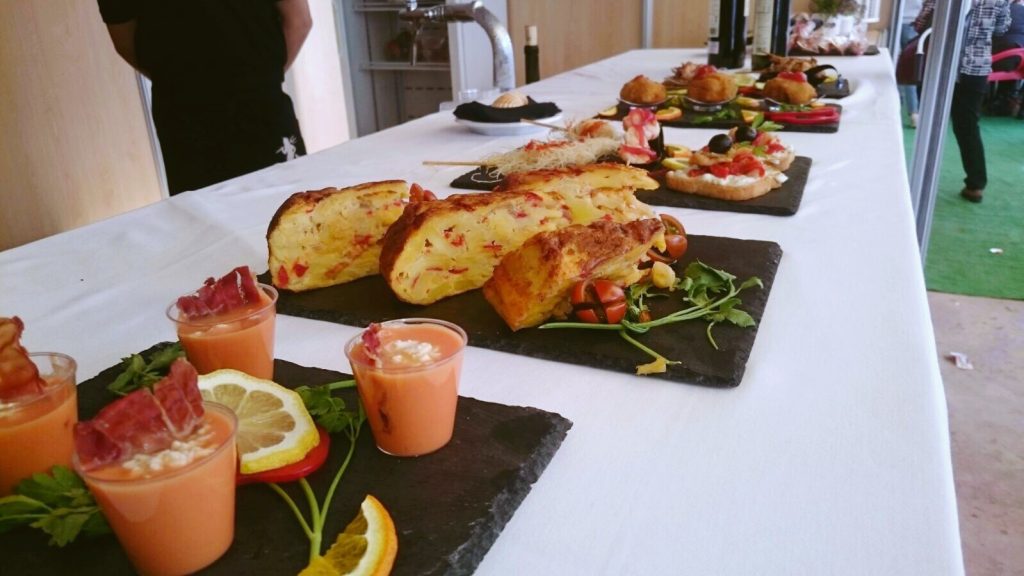Tapas en el stand de Neptuno Mojácar