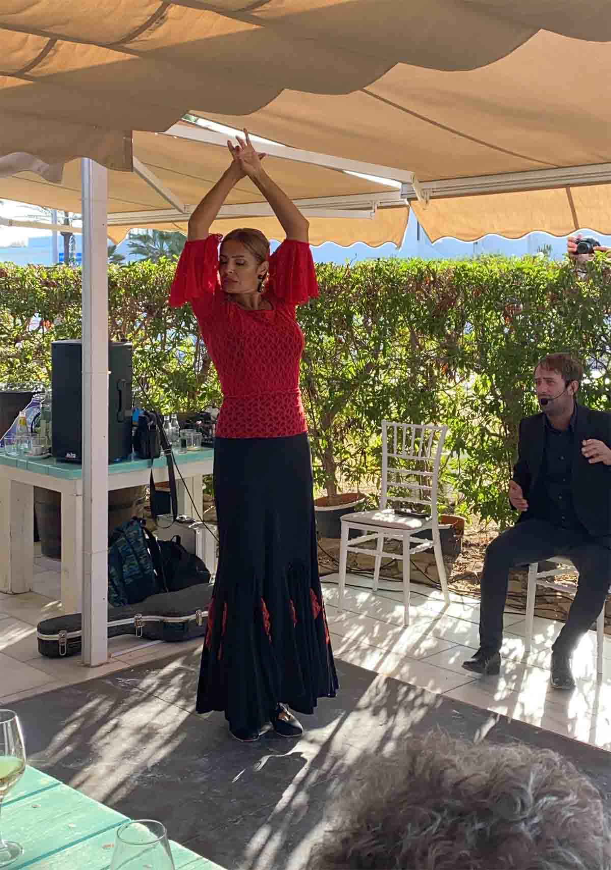 Francesca Girone. Flamenco en Neptuno mojacar dia del cancer