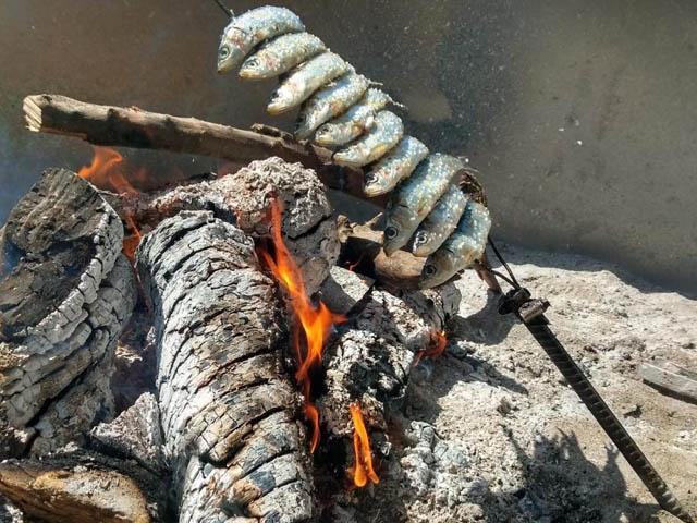 espeto sardinas restaurante neptuno Mojácar primer plano