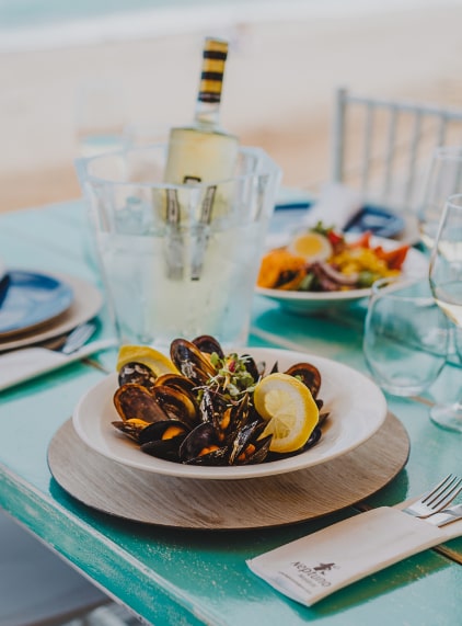 mejillones y vino blanco